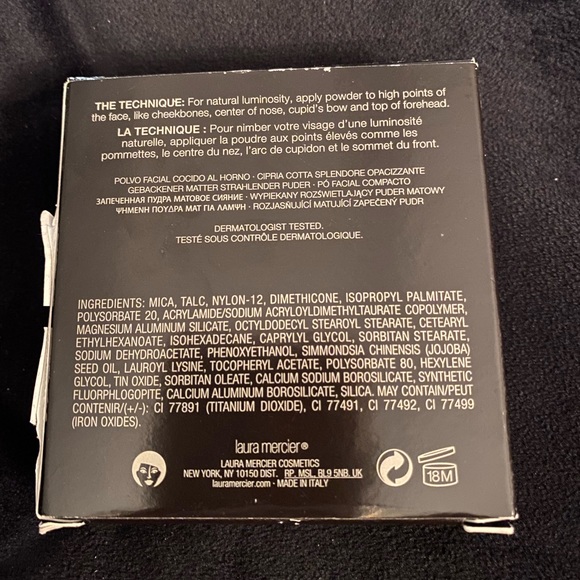 Laura Mercier Matte Radiance Baked Powder in 01 highlight - Picture 4 of 5